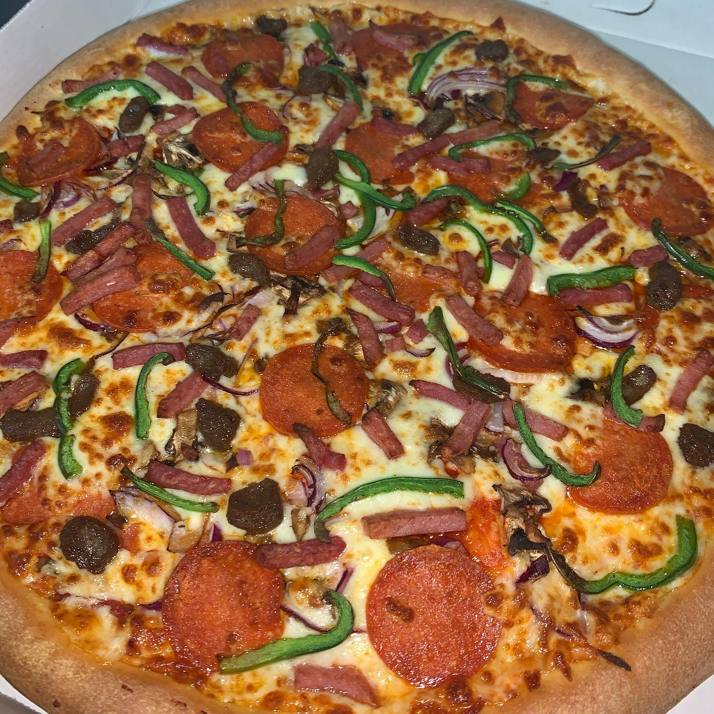 Pizza with peppers, pepperoni and onion